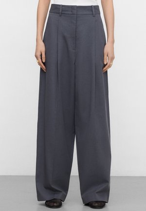 ADOLFO DOMINGUEZ, STRAIGHT PLEATED - Pantaloni - dark grey