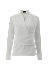 Blusa bianca a maniche lunghe con design avvolgente, dotata di colletto pieghevole e vita con cintura, realizzata in tessuto liscio con una texture morbida.