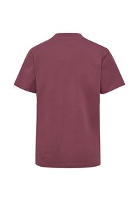 Bordowa bawełniana koszulka z krótkimi rękawami, okrągłym dekoltem i gładką fakturą. Na plecach brak widocznych grafik lub ozdób.