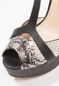 Laura Biagiotti Sandaletter - gold-coloured