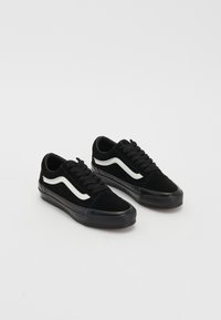 Unselected, black/white