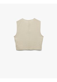 Top sans manches beige avec un col rond, en tissu texturé, et un dos droit. Présente une couture centrale et des détails de design minimalistes.