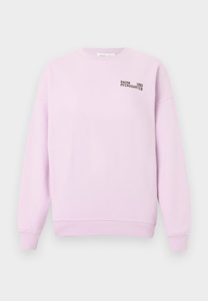 Hellrosa Sweatshirt mit Rundhalsausschnitt, gerippten Bündchen und kleinem schwarzem Textlogo auf der Vorderseite, mit lockerem Schnitt und glatter Textur.