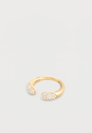 Bague ouverte en or avec deux extrémités arrondies, chacune ornée de petits pierres blanches, sur un fond gris clair uni.