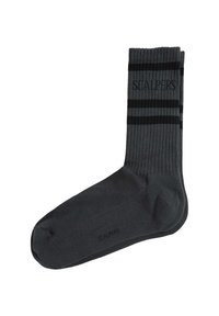 Chaussettes en coton gris foncé avec une texture côtelée, ornées de rayures horizontales noires et du mot "SCALPERS" tissé sur le côté.