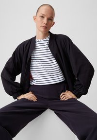 comma casual identity STREIFEN - T-shirt z nadrukiem