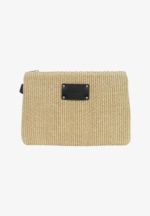 Bustina rettangolare beige intrecciata con cerniera nera ed etichetta nera cucita al centro con la scritta 4GIVENESS.