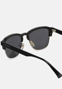 Hawkers NEW CLASSIC - Päikeseprillid - black
