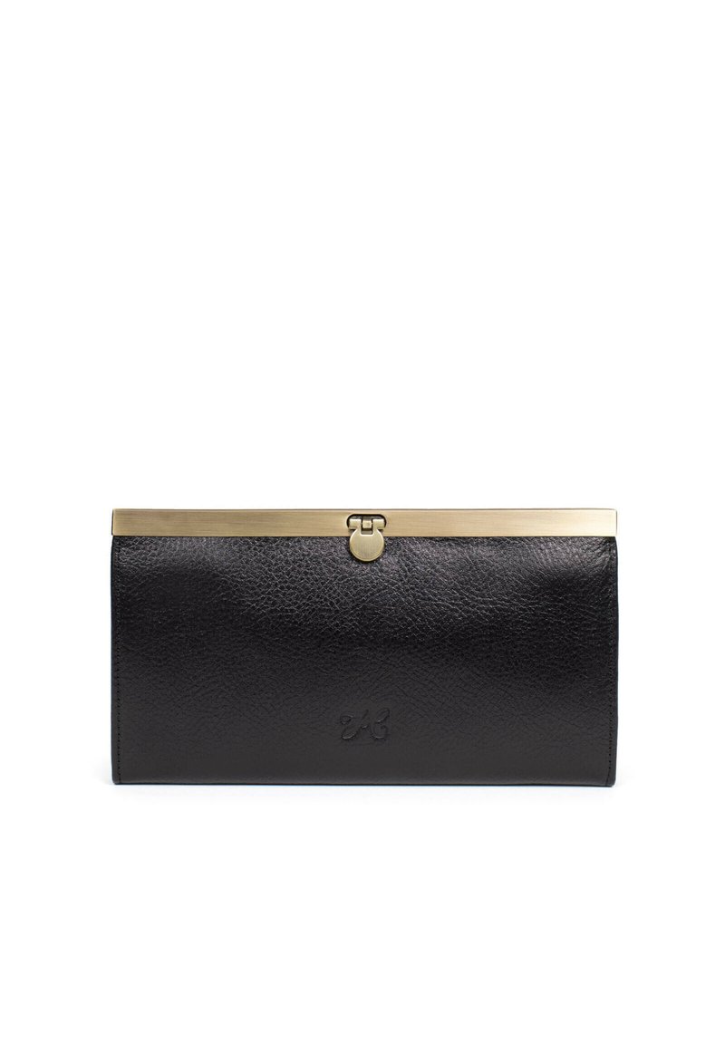 Czarny skórzany portfel o teksturowanym wykończeniu. Posiada zapięcie w kolorze złotym oraz wytłoczone logo z przodu. Prostokątny kształt.
