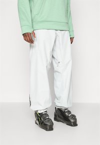 Burton MENS RESERVE RELAXED PANTS - Lyžiarske nohavice - gray cloud
