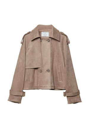 Giacca in suede beige con frontale doppiopetto, ampio colletto e mostrine sulle spalle. Presenta grandi bottoni e polsini con cintura, design corto.