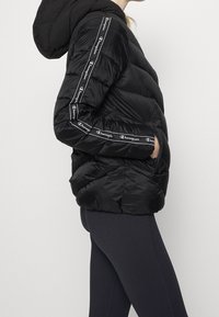 Champion Talvitakki - black
