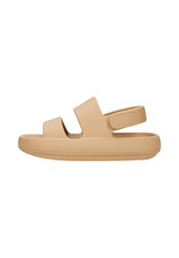 Tan sandalen gemaakt van duurzaam materiaal met twee brede banden en een achterriem, met een gestructureerde zool voor grip.