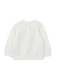 Witte sweatshirt met een ronde halslijn, drukknoopsluiting en gathering op de schouders. Lange mouwen met geribbelde manchetten. Zachte textuur.