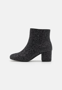 Anna Field Tronchetti - black