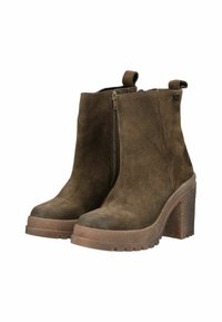 Brązowe zamszowe botki za kostkę z grubym obcasem, teksturowaną powierzchnią, bocznymi zamkami błyskawicznymi i pętelką z tyłu. Płaska gumowa podeszwa z bieżnikiem.