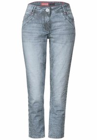 Ljust blå randiga jeansbyxor med slim fit, utrustade med framfickor, knäppning och subtila röda sömnadsdetaljer.