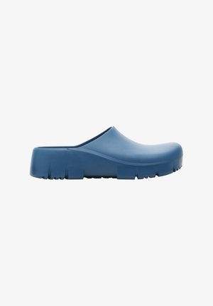 Sabots en caoutchouc bleu avec un bout arrondi, texture lisse et semelle épaisse dotée de détails striés pour plus d'adhérence. Design à enfiler.