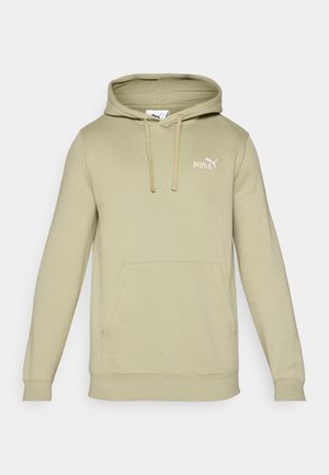 Olijfgroene hoodie gemaakt van een zachte katoenmix, met een kangoeroezak, ribgebreide cuffs en een klein wit logo op de borst.