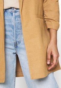 Vero Moda VMRICA LONG - Blazer - tobacco brown