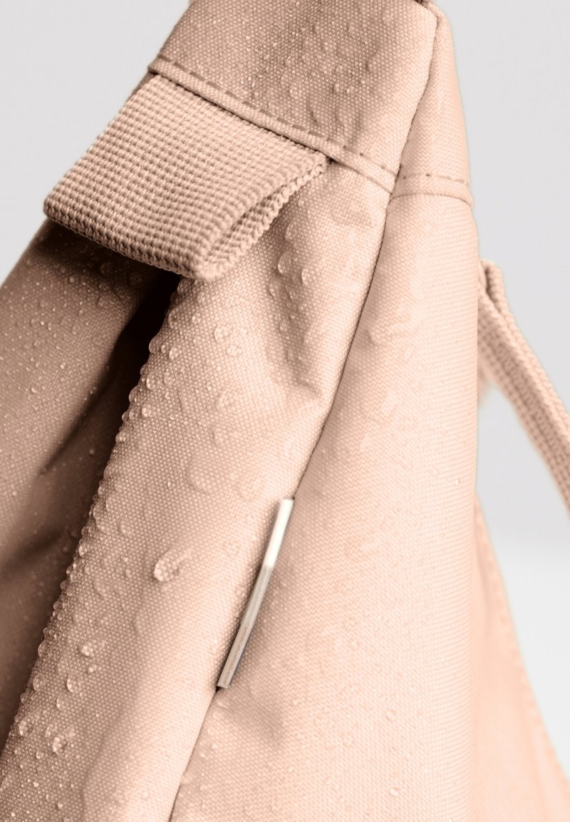 SONS OF ALOHA Half Moon Bag Borsa a tracolla HOKU in plastica marina riciclata | Mezzaluna Festival impermeabile | Elegante borsa a tracolla con tracolla regolabile
