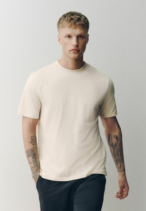 Next, REGULAR FIT - ACTIVE TRAINING DIVISION T-SHIRT . - Nyomott mintás póló - ecru white