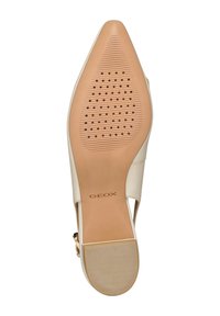 Suela de zapato de tacón alto de cuero beige con un patrón texturizado, que presenta orificios de ventilación y la marca "GEOX" cerca del tacón.
