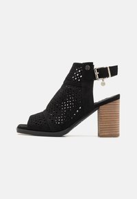 Sandali XTI Donna - Tacco 8cm Plateau, Tessuto Metallizzato, Suola Antiscivolo, Vegano - Foto 10