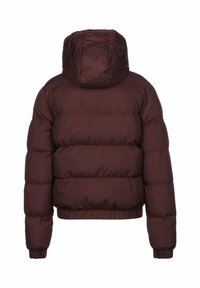 Giacca a vento marrone con cappuccio, design trapuntato e polsini elasticizzati, di lunghezza cropped e con una texture morbida e liscia.