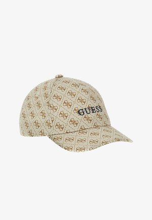 Casquette de baseball beige avec motif de logo marron répété et broderie bleue « "GUESS" » à l’avant, vue de côté sur fond blanc.
