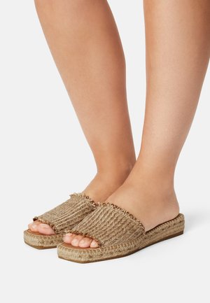 AMBER - Klapki - natural/beige