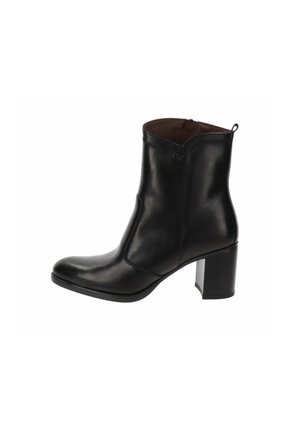 Bottine en cuir noir à bout rond, fermeture éclair sur le côté et talon carré. Texture lisse et détail de couture subtil.