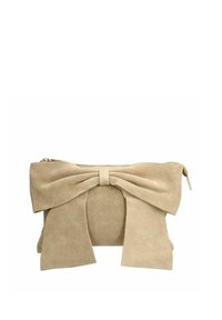 Clutch in suede beige con un grande fiocco decorativo sul davanti, chiusura con zip nella parte superiore e finitura morbida e testurizzata.