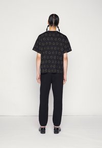 sandro T-shirt z nadrukiem