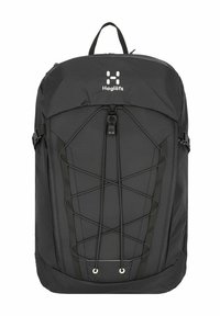 Mochila negra de forma rectangular, con un diseño de cordón elástico en la parte frontal y una asa de transporte en la parte superior. El logo está exhibido en la parte delantera.