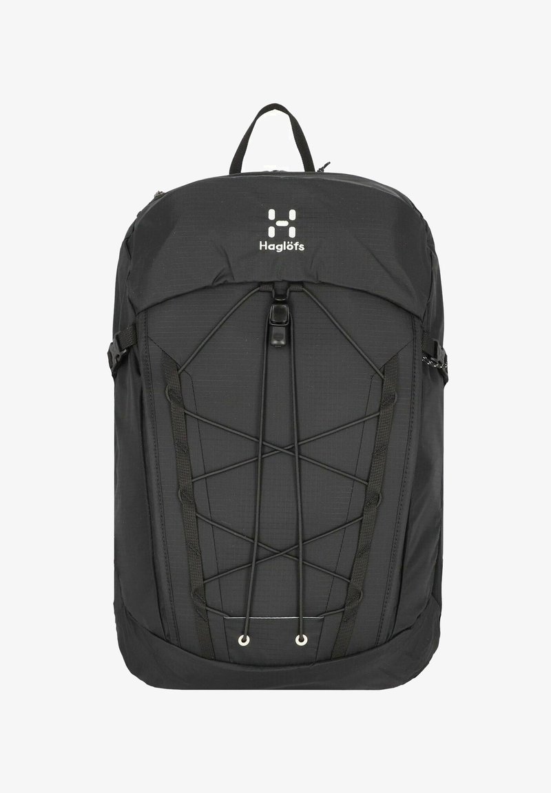 Mochila negra de forma rectangular, con un diseño de cordón elástico en la parte frontal y una asa de transporte en la parte superior. El logo está exhibido en la parte delantera.
