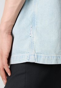 Marc O'Polo DENIM SHORTSLEEVE KENT COLLAR - Πουκάμισο - light blue
