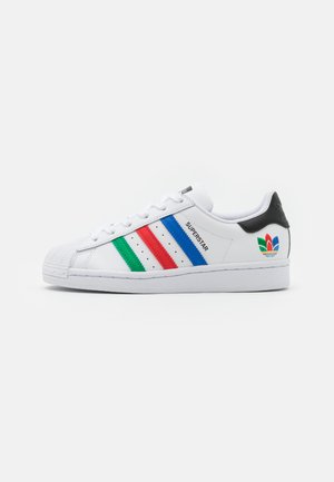 SUPERSTAR SPORTS INSPIRED SHOES UNISEX - Sneakers laag - footwear white/green/core black