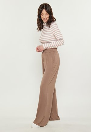 Long brown wide-leg pants made of soft fabric, paired with a light pink and white striped long-sleeve top. Smooth texture, elastic waistband.