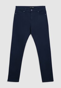 Granatowe dżinsy bawełniane z dodatkiem elastanu o slim fit, pięcioma kieszeniami, z pętelkami na pasek i pojedynczym zapięciem na guzik. Gładka faktura, bez wzorów.