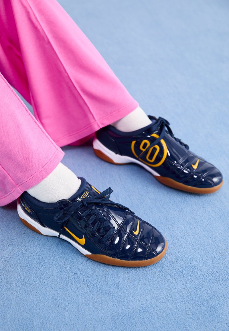 T90 midnight navy/univ gold-coloured/white/gum med brown/dark blue
