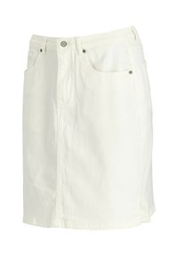 Jupe en denim blanc à coupe droite, avec poches avant, fermeture à bouton en métal et coutures visibles. Présente une taille mi-haute.