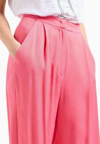 Armani Exchange Pantaloni - fucsia