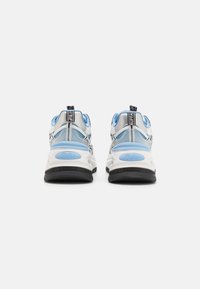 Buffalo TRIPLET HOLLOW - Sportcipő - white/blue/silver