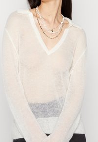 Weekday Sweter