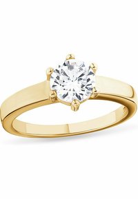 Anello d'oro con una fascia lucida e un grande pietra trasparente tonda e sfaccettata, fissata da sei griffe, creando un design classico a solitario.