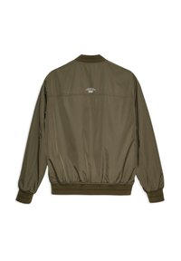 Maslinasto zeleni bomber jakna s elastičnim manžetama i donjim rubom, koja se ističe minimalističkom etiketom na gornjem dijelu leđa, izrađena od gladke, lagane tkanine.