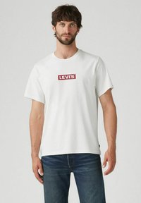 Levi's® BOXTAB - Camiseta estampada - boxtab in black bas