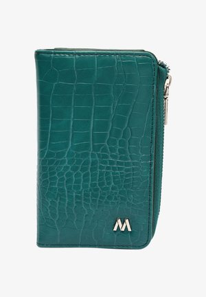 Mėlynas krokodilo raštuotas piniginė su sidabriniu aparatūra ir užtrauktuku. Kompaktiškas dizainas, turintis monogramą priekyje.