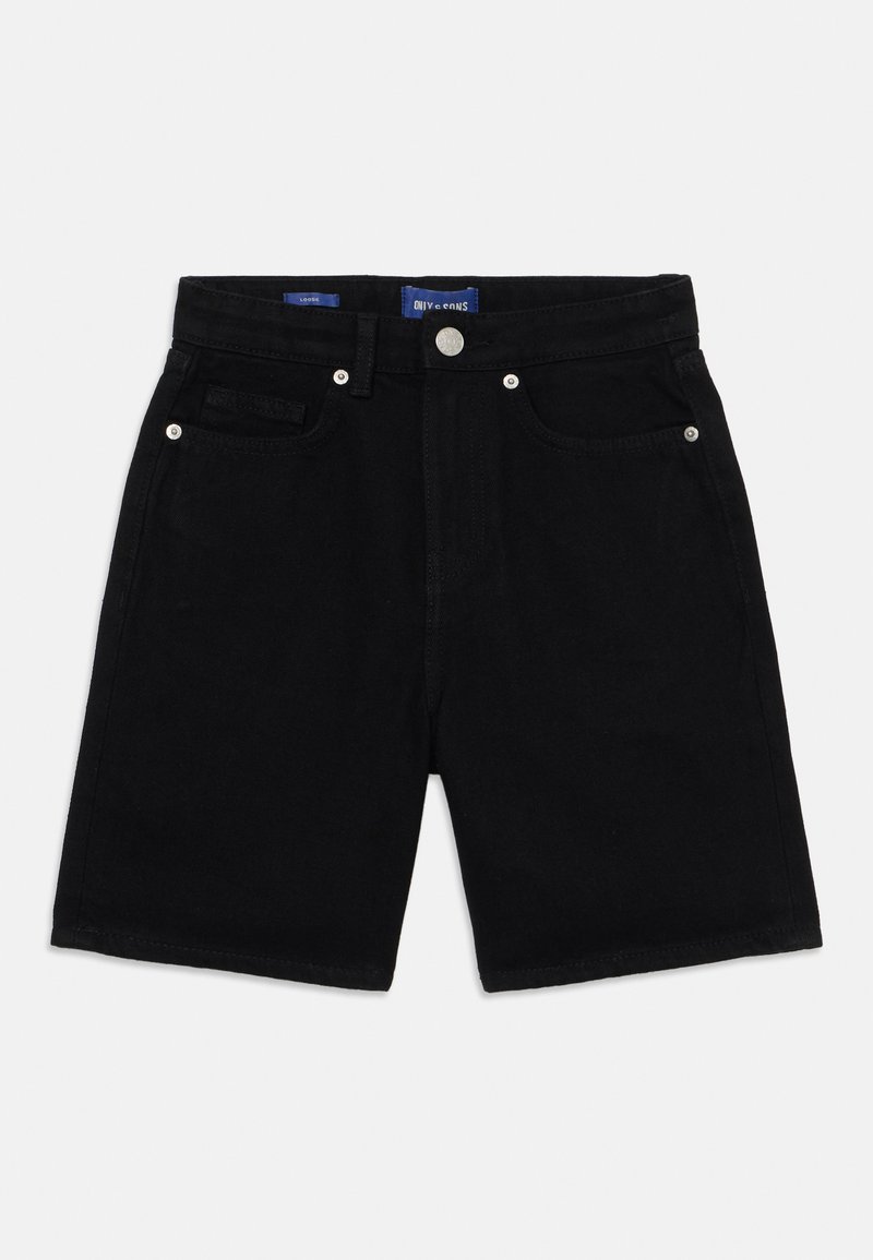 Črne denim kratke hlače s ravnim krojem, ki vključujejo sprednje žepe, gumbasto zapiranje in srebrne zakovice. Gladka tekstura, sproščen kroj.
